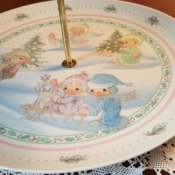 PRECIOUS MOMENTS ♡ Vintage Two Tier "A Winter Wonderland" Cookie Serving Plates - Picture 9 of 14